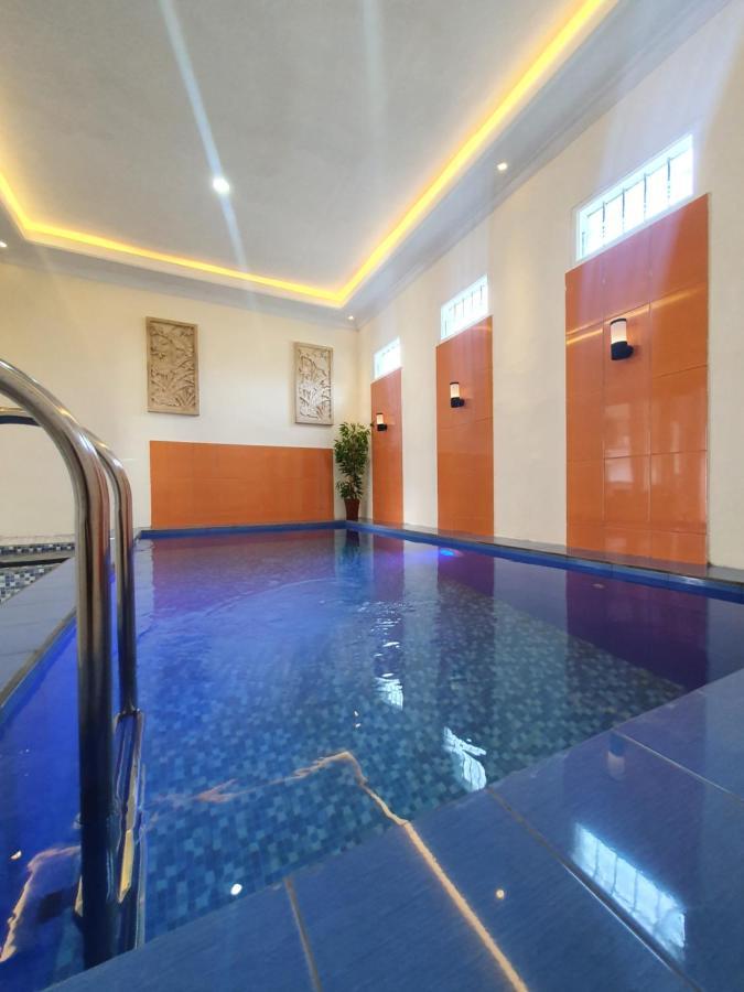 Kayz Villa Batu Dengan Kolam Renang Pribadi Extérieur photo